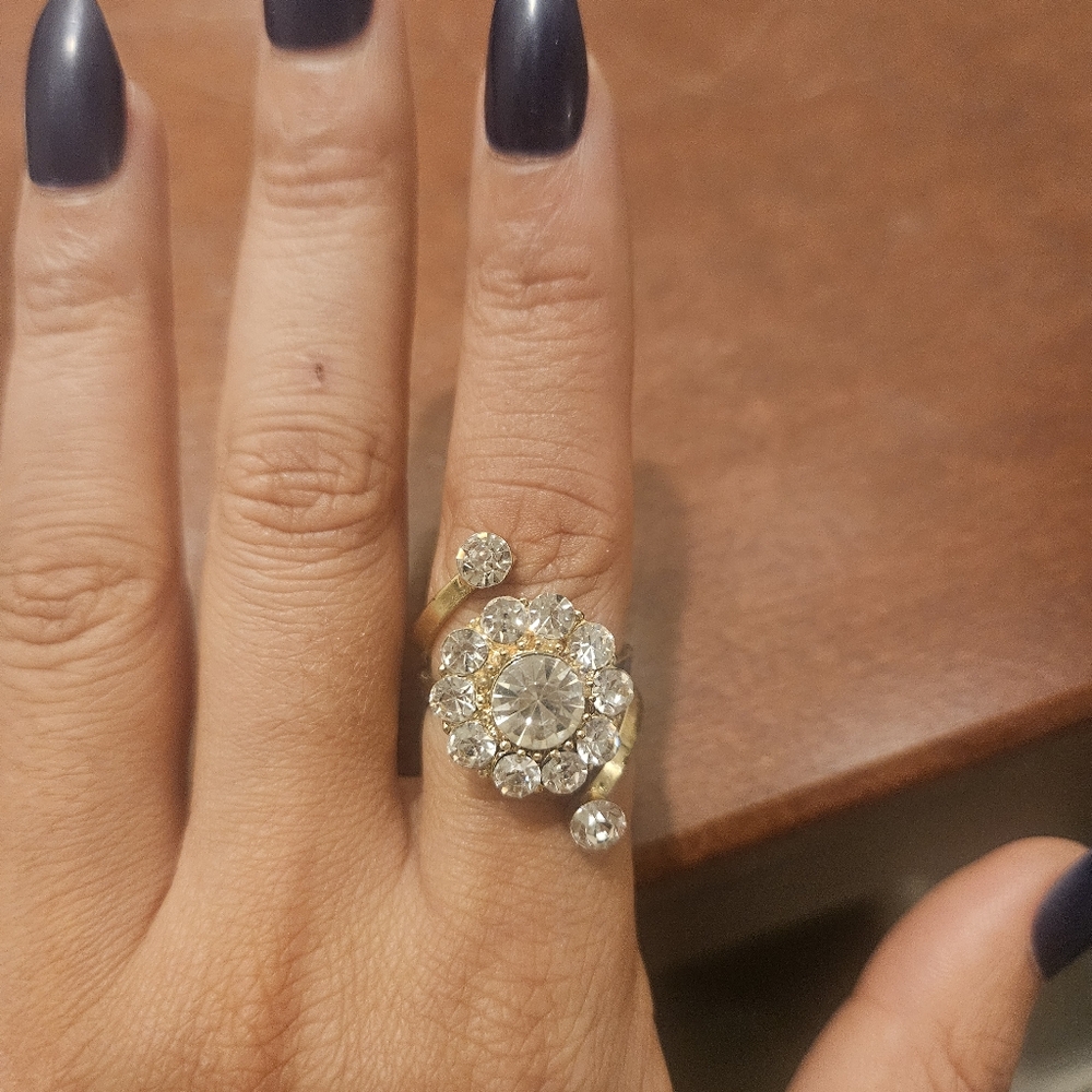 Womens Cocktail Costume Ring Size 7 Beautiful Stones 😍 Jewelry Piece